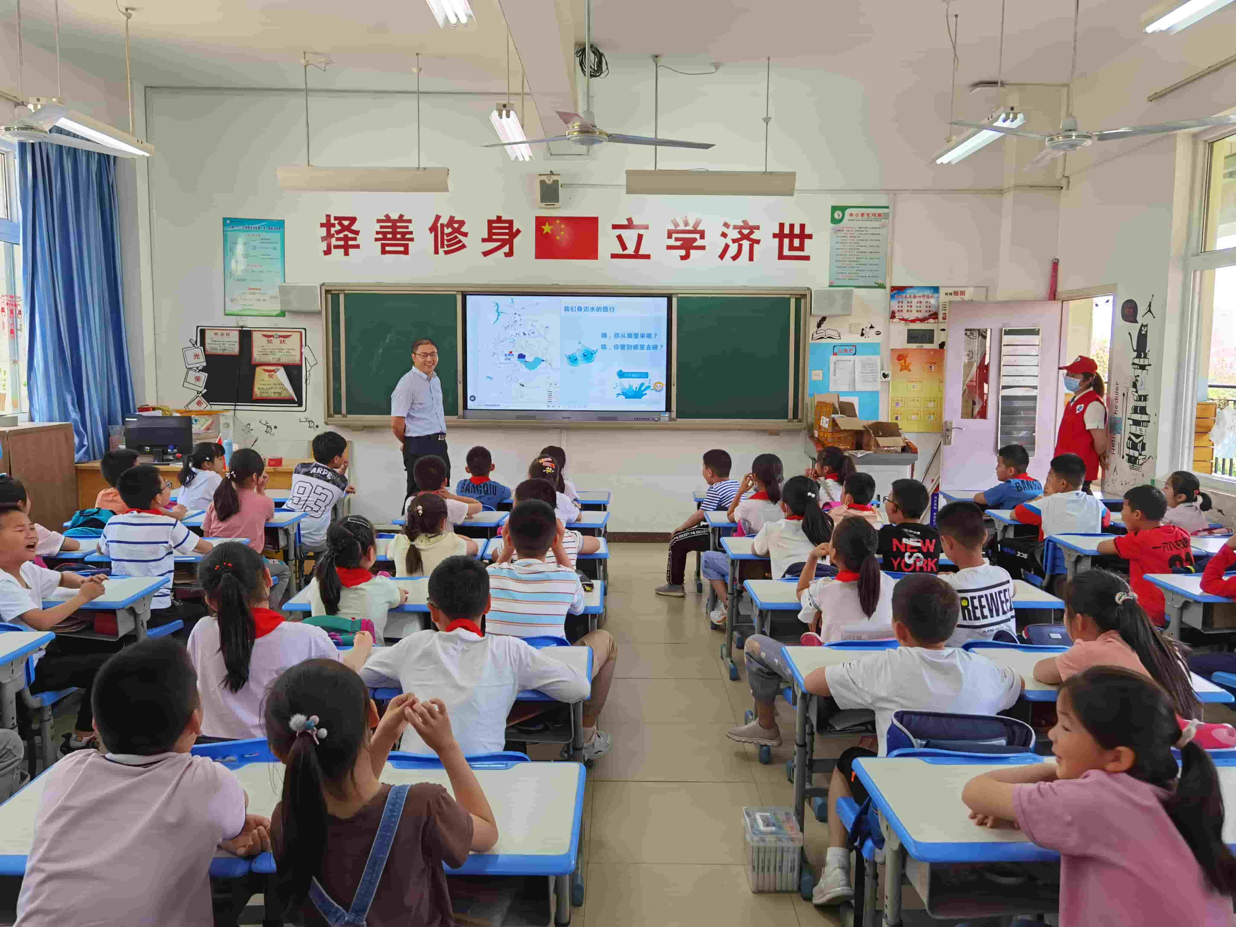 2021年6月4日，東華科技志愿團(tuán)隊(duì)槍王一六八玫瑰園小學(xué)開(kāi)展“青春志愿行，環(huán)保進(jìn)課堂”活動(dòng)（2）