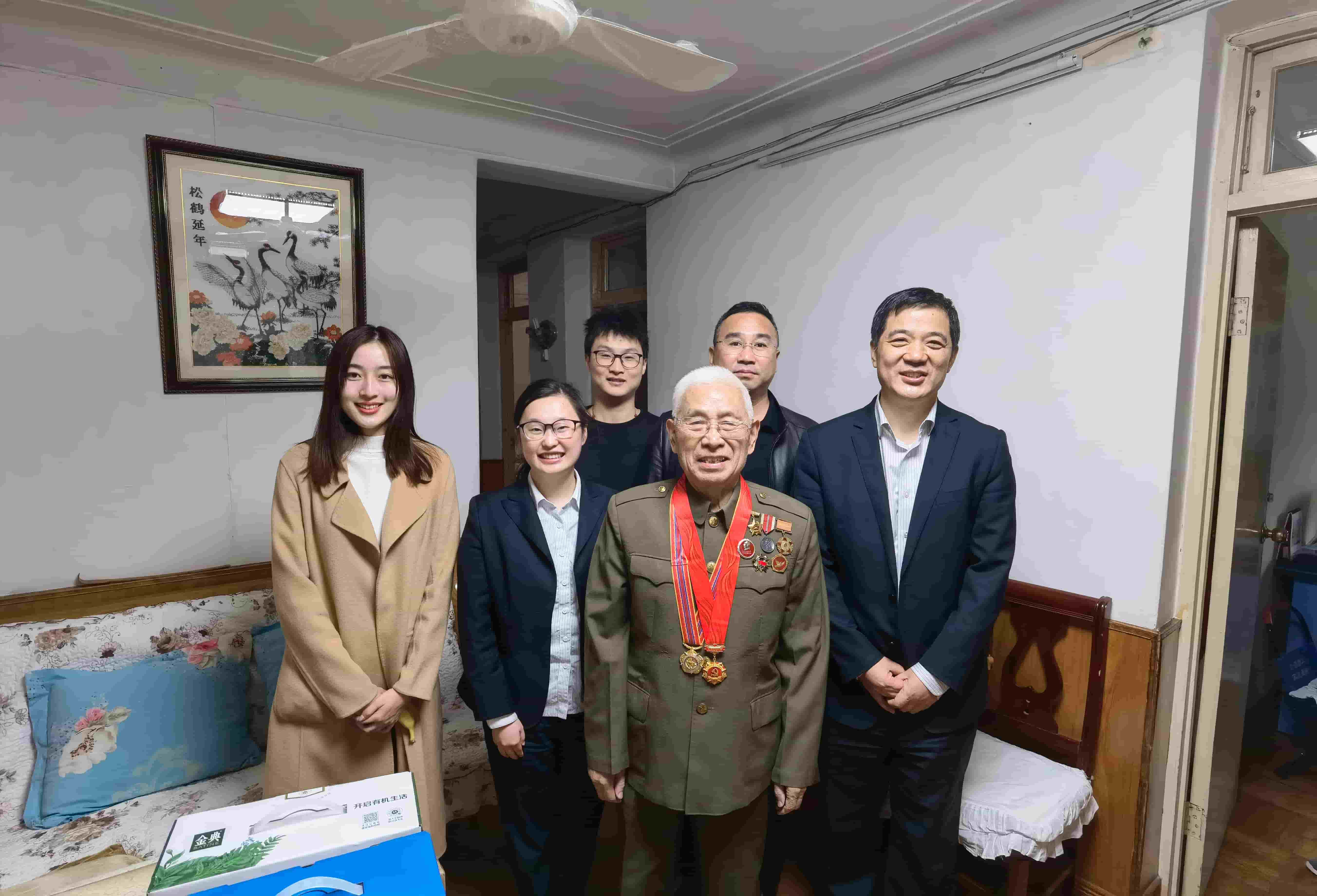 freecompress-2021年11月19日，東華科技聯(lián)合合肥市軍隊(duì)離退休干部第四干休所黨支部，看展“憶黨史、悟初心、擔(dān)使命”主題活動
